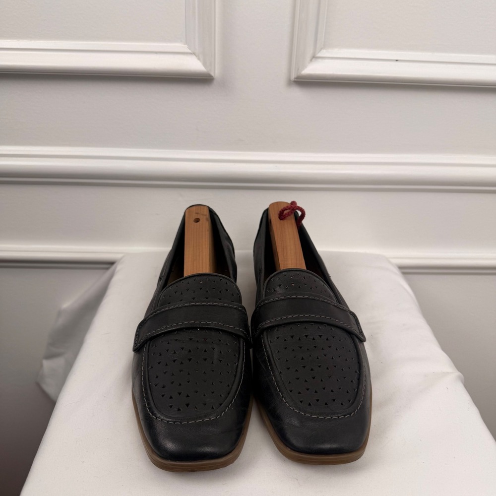 Clarks Collection Womens Blue Leather Perforated Penny Loafers Size 7